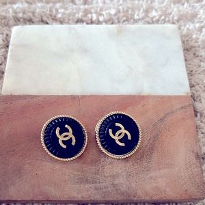 2 Chanel buttons CC stamped